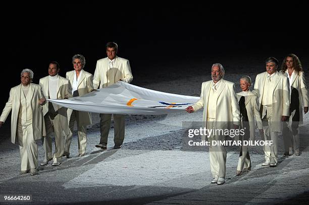 Canadian greats Bobby Orr , Anne Murray , Jacques Villeneuve , Betty Fox , Barbara Ann Scott-King , Romeo Dallaire , Julie Payette and Donald...