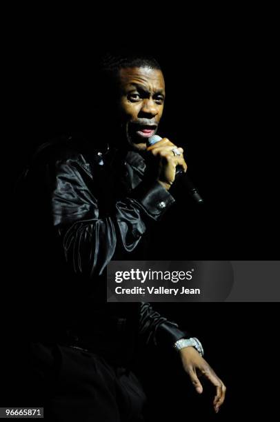 Singer Keith Sweat performs at James L. Knight Center on February 12, 2010 in Miami, Florida.