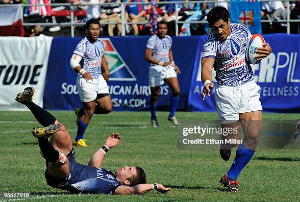 Alafoti Fa'osiliva of Samoa gets by Peter Jericevich of Scotland en route to scoring a try during the IRB Sevens World Series at Sam Boyd Stadium...