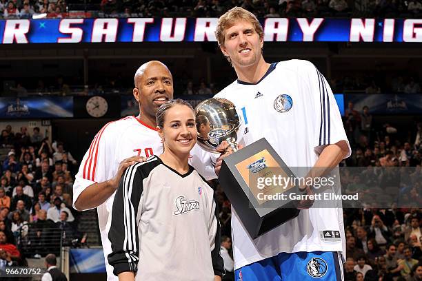 Analyst Kenny Smith, Becky Hammon of the San Antonio Silver Stars and Dirk Nowitzki of the Dallas Mavericks pose with the trophy after winning the...