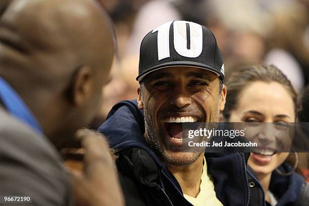 Former NBA player Rick Fox and actress Eliza Dushku smiles while talking with Shaquille O'Neal of the Cleveland Cavaliers during the Haier Shooting...