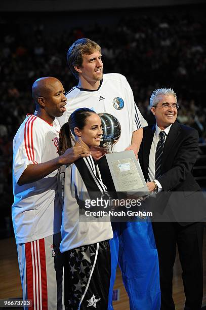 Kenny Smith, Becky Hammon, and Dirk Nowitzki of Team Texas receive their trophy for winning the Haier Shooting Stars Competition from a Haier...
