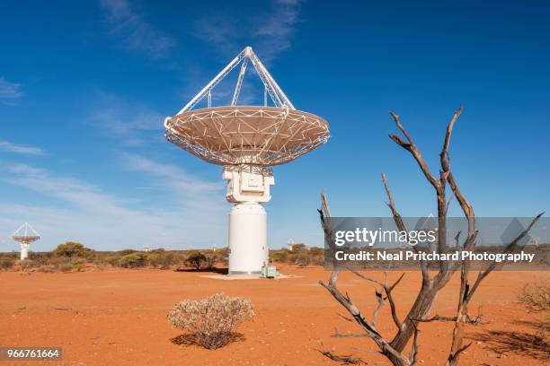 radio telescope dishes - radio telescope stock pictures, royalty-free photos & images