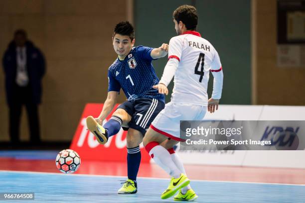 Henmi Katsutoshi Rafael of Japan fights for the ball with Falah Abbas Yusuf of Bahrain during the AFC Futsal Championship Chinese Taipei 2018 Quarter...