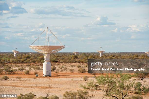 radio telescope dishes - neal pritchard stockfoto's en -beelden