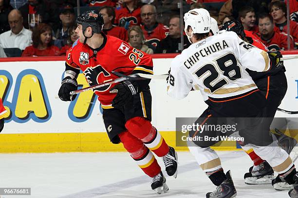 Eric Nystrom of the Calgary Flames skates against Kyle Chipchura of the Anaheim Ducks on February 13, 2010 at Pengrowth Saddledome in Calgary,...