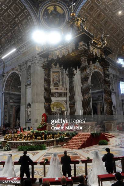 Le pape François a célébré le 14 septembre 2014 le mariage d'une vingtaine de couples au cours d'une cérémonie solennelle dans la basilique...