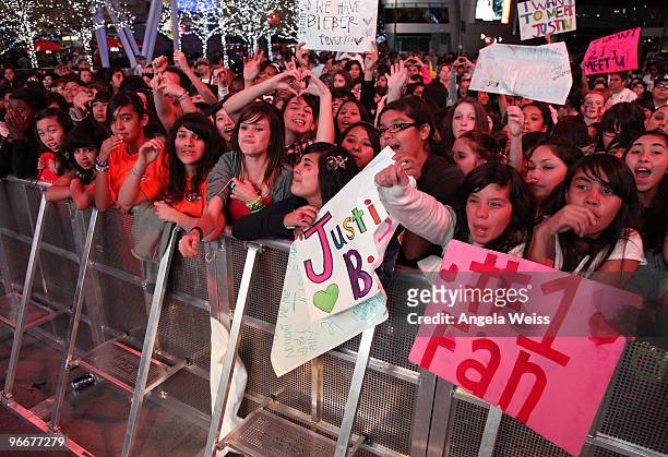 2,280 Bieber Fans Photos and High Res - Getty Images