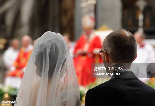 Le pape François a célébré le 14 septembre 2014 le mariage d'une vingtaine de couples au cours d'une cérémonie solennelle dans la basilique...