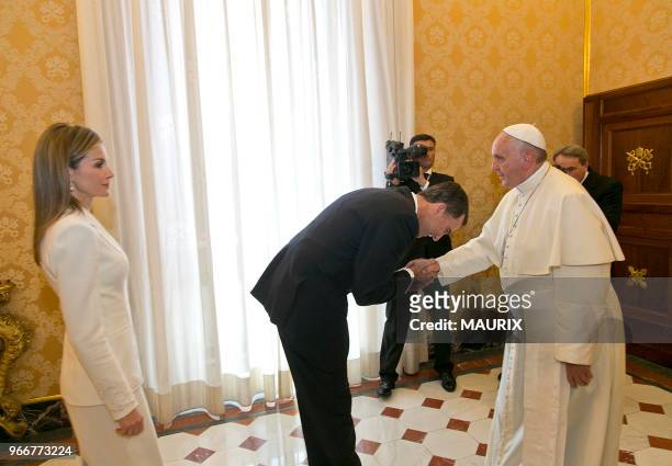 Le pape Francois a reçu le nouveau roi d?Espagne, Felipe VI et son épouse la reine Letizia le 30 juin 2014 à Rome au Vatican. Il s'agit du premier...
