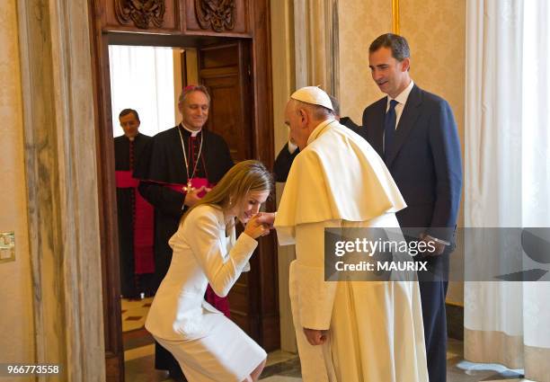 Le pape Francois a reçu le nouveau roi d?Espagne, Felipe VI et son épouse la reine Letizia le 30 juin 2014 à Rome au Vatican. Il s'agit du premier...