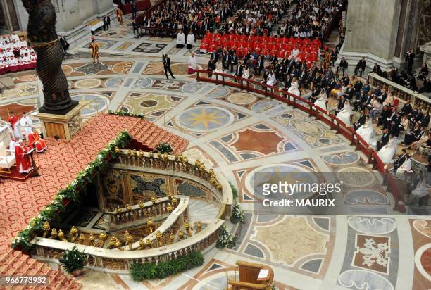 Le pape François a célébré le 14 septembre 2014 le mariage d'une vingtaine de couples au cours d'une cérémonie solennelle dans la basilique...