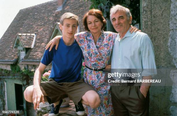 Benoit Magimel, Françoise Arnoul et Charles Aznavour sur le film 'Mes années champagne' le 16 mai 1991, France.