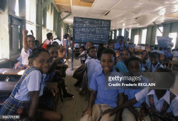 Elèves d'une école primaire le 18 janvier 1987 dans les Caraïbes.