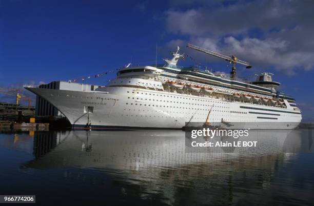 Lancement du paquebot de croisière "Sovereign of the Seas" le 19 décembre 1987 en France.