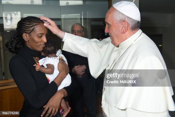 Le pape François s?est entretenu avec Meriam Yahia Ibrahim Ishag, la catholique soudanaise de 27 ans qui avait été condamnée à mort pour apostasie...