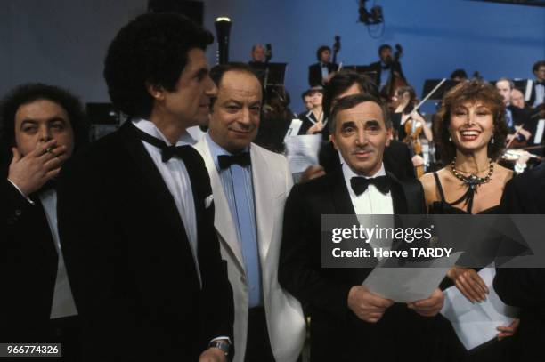 Charles Aznavour lors de l'émission 'Champs-Elysées' le 24 décembre 1982 à Paris, France.