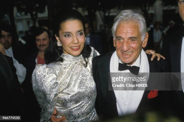 Le compositeur Léonard Bernstein et Judith Pisar, le 18 juin 1986 à Paris, France.