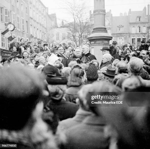 On November 23 the bishop of Metz, Monseigneur HEINZ, held a meeting at Place St Jacques and led the population in singing Le Magnificat. Le 23...