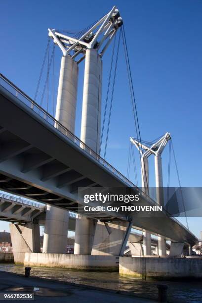 Pont levant Gustave Flauvert au dessus de la Seine, 16 aout 2014, Rouen, Haute Normandie, France.