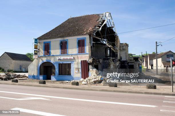 Hôtel restaurant en ruines, Epineau-les-Voves.