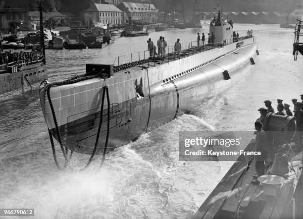 Lancement d'un des deux nouveaux sous-marins 'Centaure' et 'Héros' à Brest, France le 15 octobre 1932.
