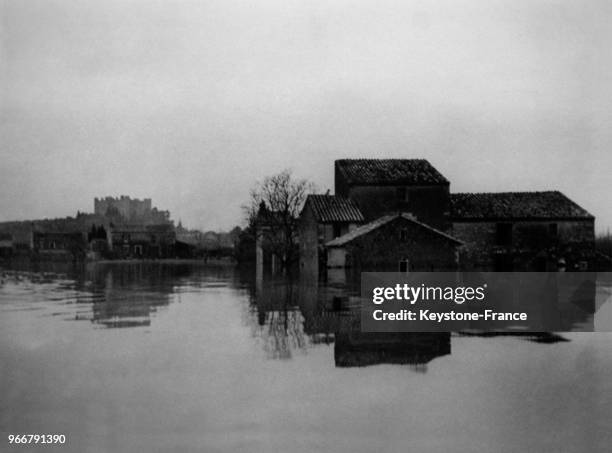 Paysage inondé après la crue du Rhône à Montmajour, France le 21 mars 1937.