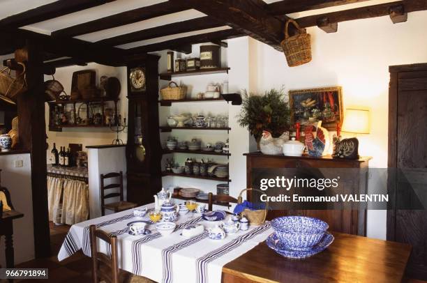 Salle à manger de la maison d'hôtes ?Olhabidea? à Sare, le 18 mai 1995, dans les Pyrénées-Atlantiques, France.