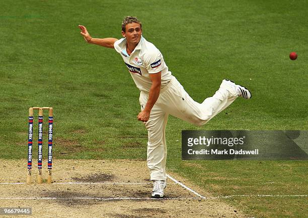 Steve O'Keefe of the Blues bowls during day three of the Sheffield Shield match between the Victorian Bushrangers and the Queensland Bulls at...