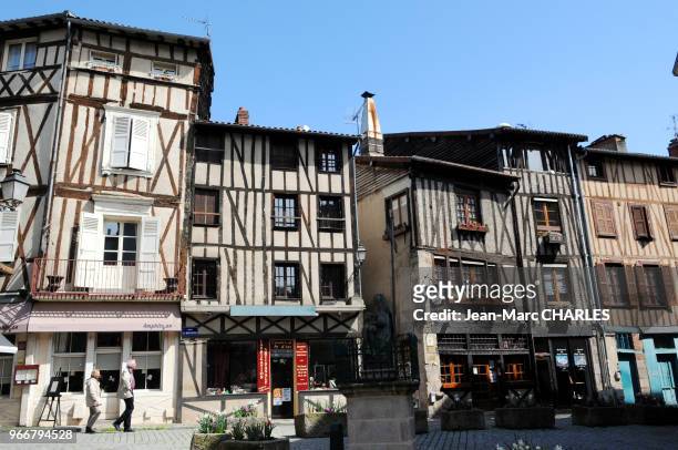 Les maisons anciennes de la rue de la Boucherie à Limoges, le 19 avril 2013, dans la Haute-Vienne, France.