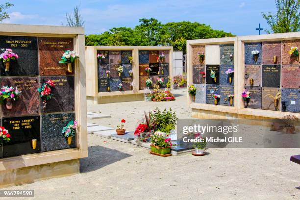 Columbarium, au grand cimetière de l'ouest, 27 mai 2017, Le Mans, Sarthe, France.