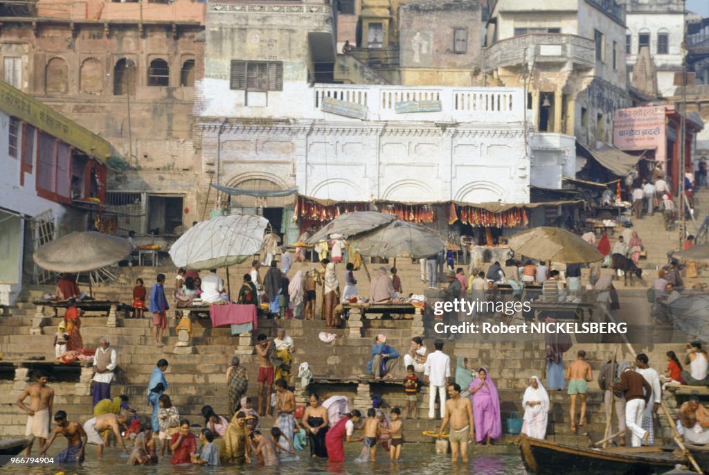 Bain dans le fleuve Gange à Varanasi