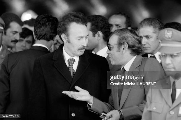 Houari Boumédiène et le roi Hassan II du Maroc à la conférence des chefs d'Etat arabes le 28 novembre 1973 à Alger, Algérie.