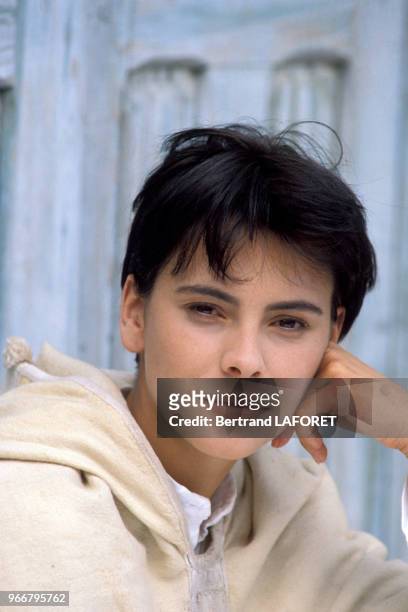 Portrait de Mathilda May lors du tournage du film 'Isabelle Eberhardt' réalisé par Ian Pringle le 29 mars 1990 en Tunisie.