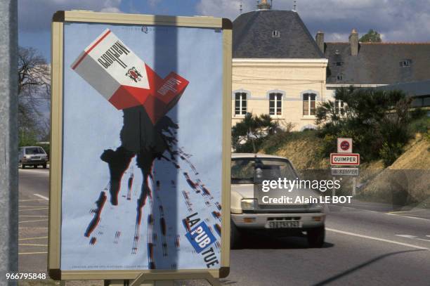 Campagne anti-tabac faite par des lycéens, le 22 avril 1991, à Quimper, en France.