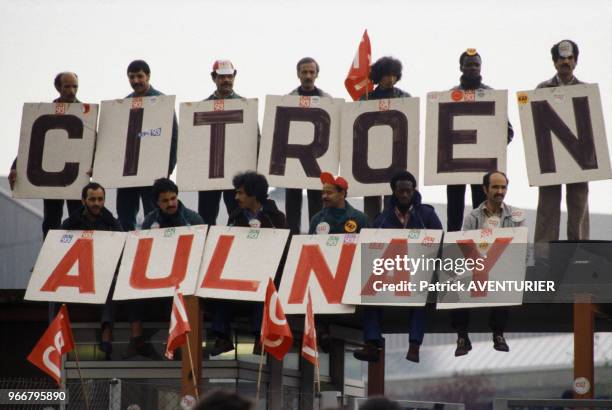 Des employés de l'usine Citroen en grève manifestent le 16 mai 1984 à Aulnay-sous-Bois, France.