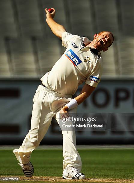 Andrew McDonald of the Bushrangers bowls during day three of the Sheffield Shield match between the Victorian Bushrangers and the Queensland Bulls at...