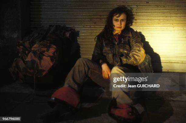 Sandrine Bonnaire sur le tournage de 'Sans toit ni loi' d'Agnès Varda.