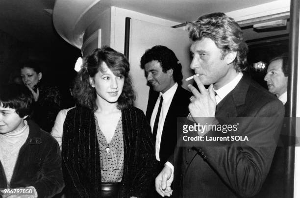 Actrice française Nathalie Baye et le chanteur français Johnny Hallyday à la Première de Thierry Le Luron au théâtre Marigny le 26 janvier 1983 à...