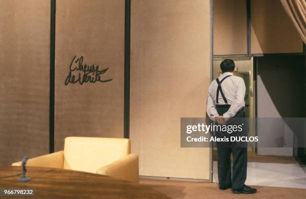 Jacques Chirac sur le plateau de l'émission télévisée 'L'heure de vérité' sur Antenne 2, le 26 novembre 1990 à Paris, France.