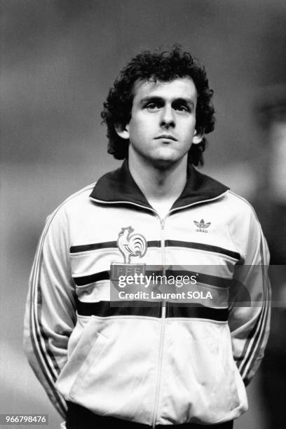 Le joueur de football français Michel Platini lors du match France/Angleterre au Parc des Princes le 29 février 1984 à Paris, France.