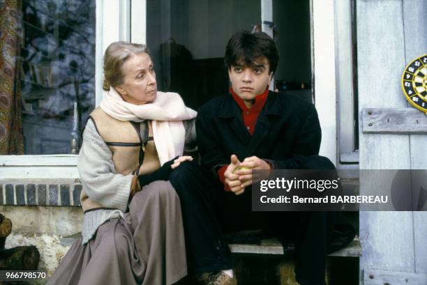 Danielle Darrieux et Thomas Langmann lors du tournage du film 'Bille en tête' de Carlo Cotti le 15 décembre 1989 en France.