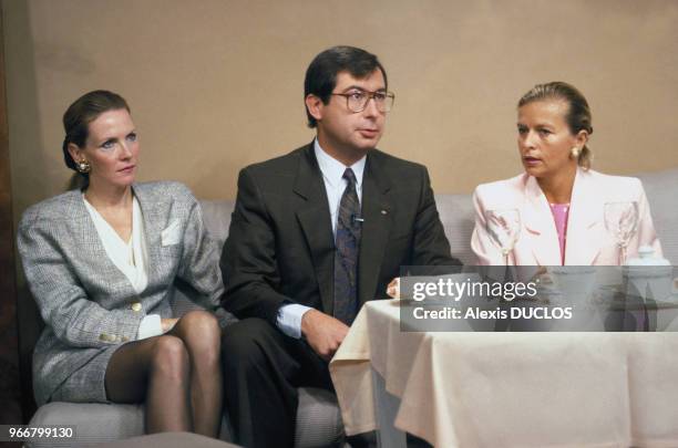 Martin Bouygues, entouré de son épouse Melissa et de sa soeur Corinne, lors de l'émission de télévision 'Club de l'Enjeu' le 16 septembre 1989 à...