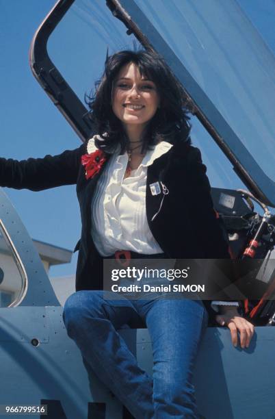 Actrice Marie-Hélène Breillat lors du baptême de l'air en 'Mirage F1' le 27 avril 1975 à Orange, France.