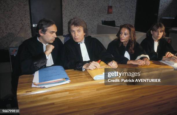 Avocats de Corinne Parpalaix lors du procès pour le droit à l'insémination artificielle post-mortem le 27 juin 1984 à Créteil, France.