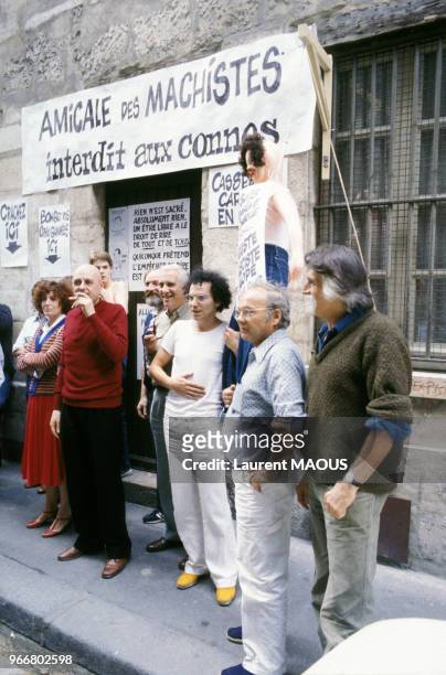François Cavanna et l'équipe de 'Hara-Kiri' dont le professeur Choron et Siné le 21 juillet 1981 à Paris, France.