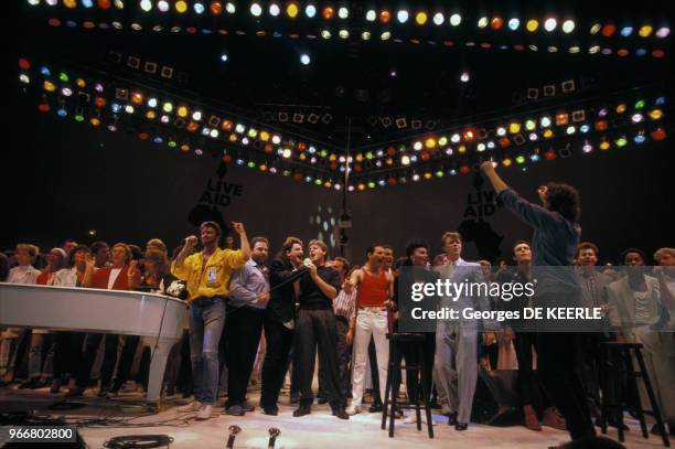 Concert de lutte contre le sida avec George Michael, Bob Geldof, Bono, Paul McCartney, Freddie Mercury, David Bowie et Howard Jones le 13 juillet...