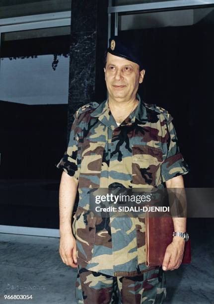 Michel Aoun au sommet libanais le 31 janvier 1989 à Tunis, Tunisie.