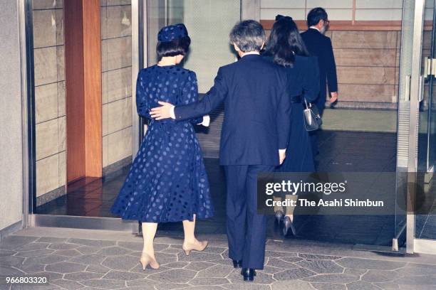 Kiko Kawashima is seen on arrival at the Akasaka Palace for her engagement with Prince Fumihito with her father Tatsuhiko and mother Kazuyo on...