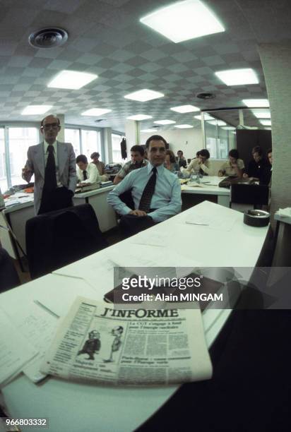 La rédaction du quotidien 'J'informe' dont le fondateur et dirigeant Joseph Fontanet le 30 août 1977 à Paris, France.